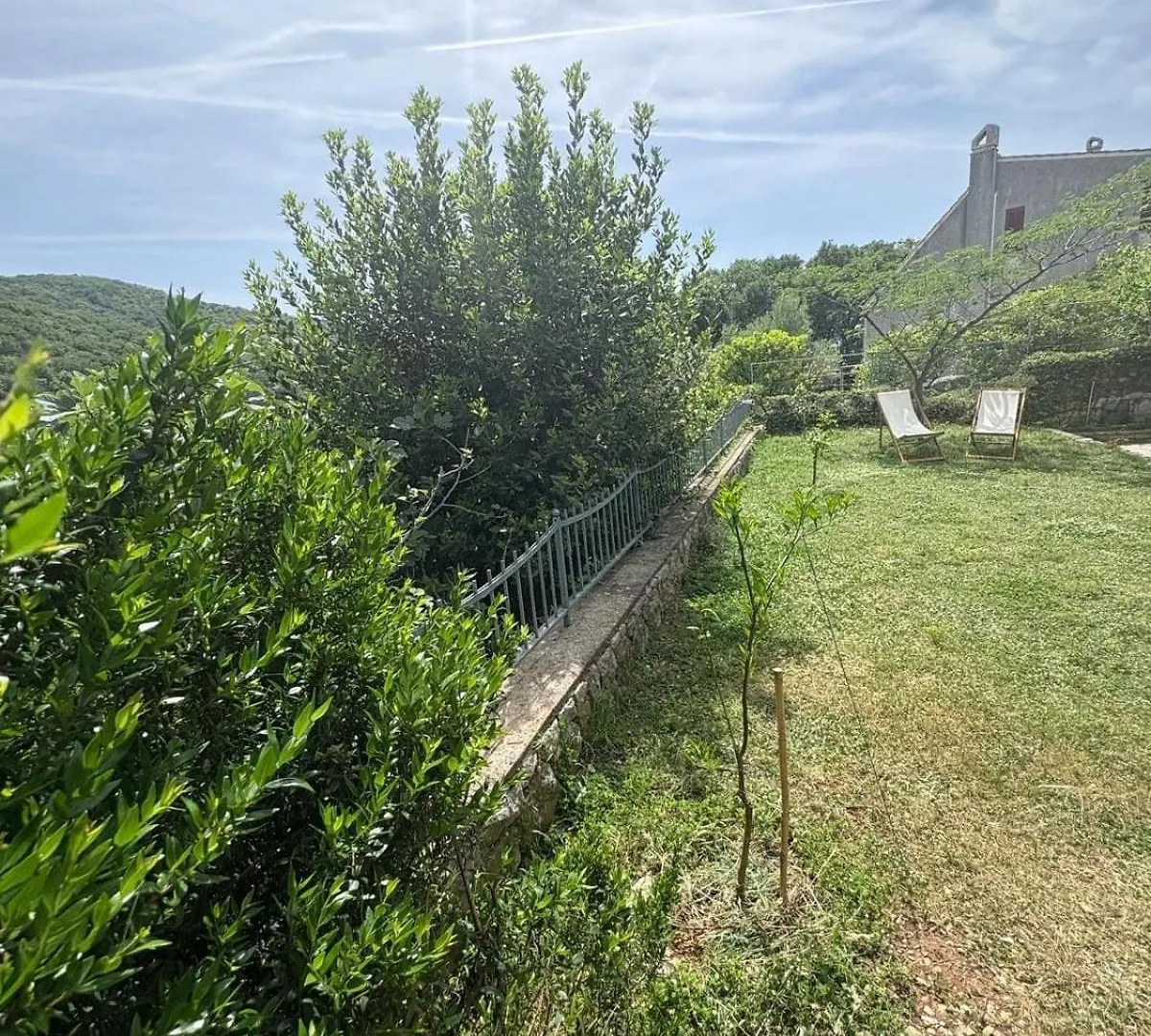 Island Home Green Escape Cres Porozina