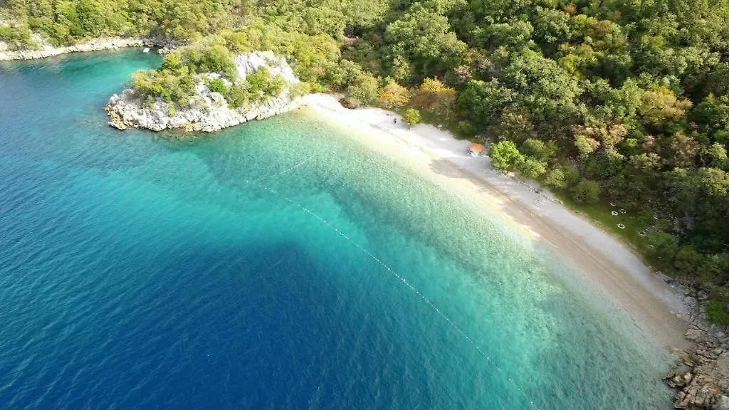 Island Home Green Escape Cres Porozina