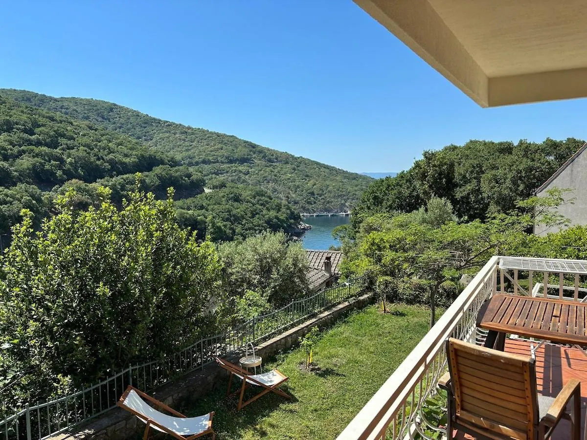 Island Home Green Escape Cres Porozina